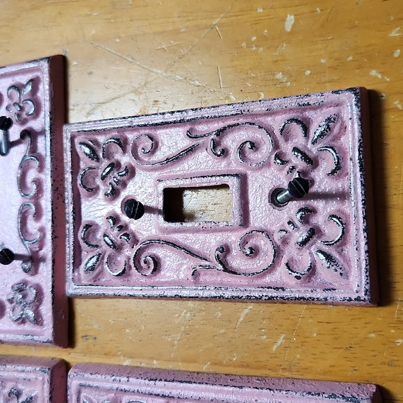 Pale pink fleur de lis cast iron Light switch and power socket covers - Picture 4 of 5